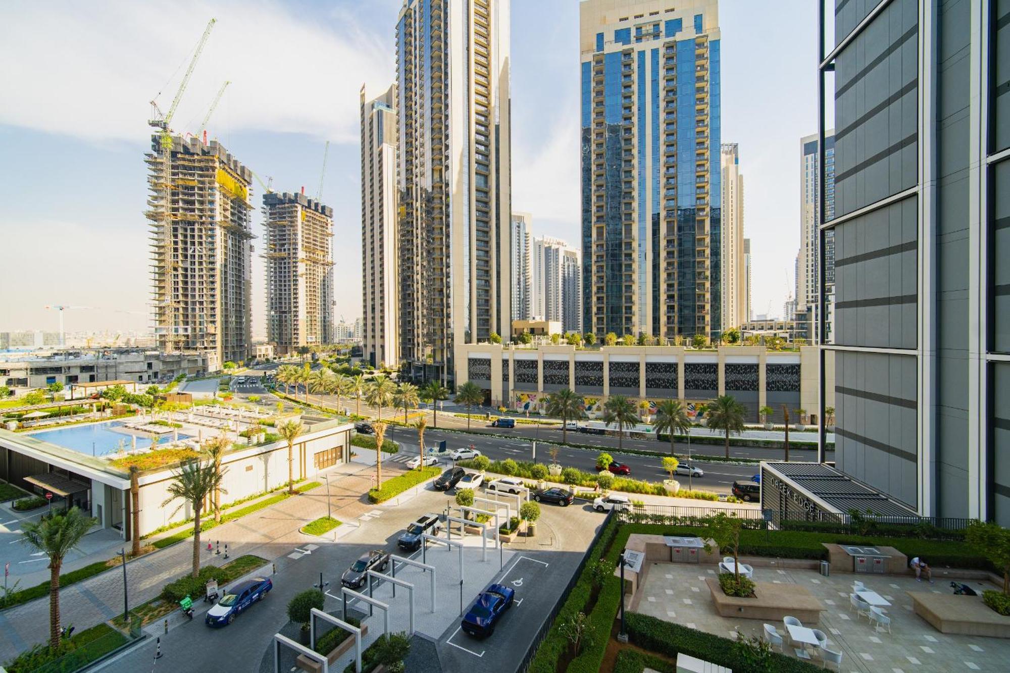 Waterfront 1br With Infinity Pool In Creek Edge T1 Apartment Dubai